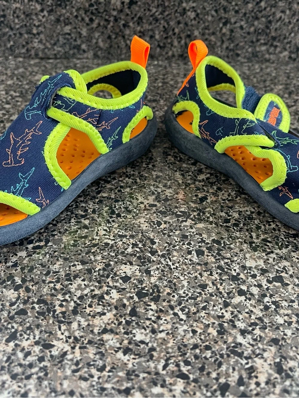 OshKosh B'gosh Navy Shark Print Kids Water Shoes with Neon Trim size 6
